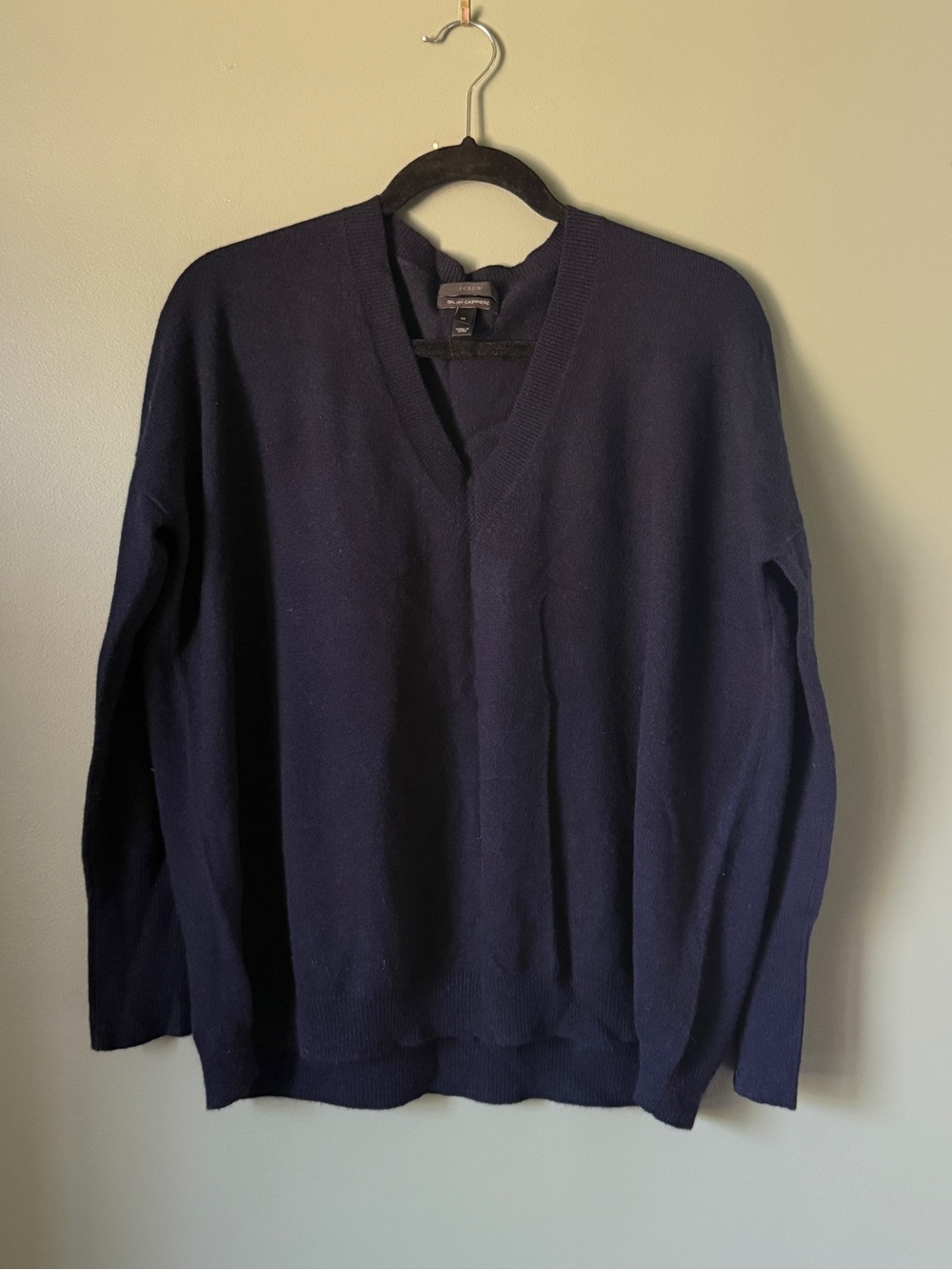 J.Crew - Italian 100% cashmere boyfriend V-neck sweater - Size M